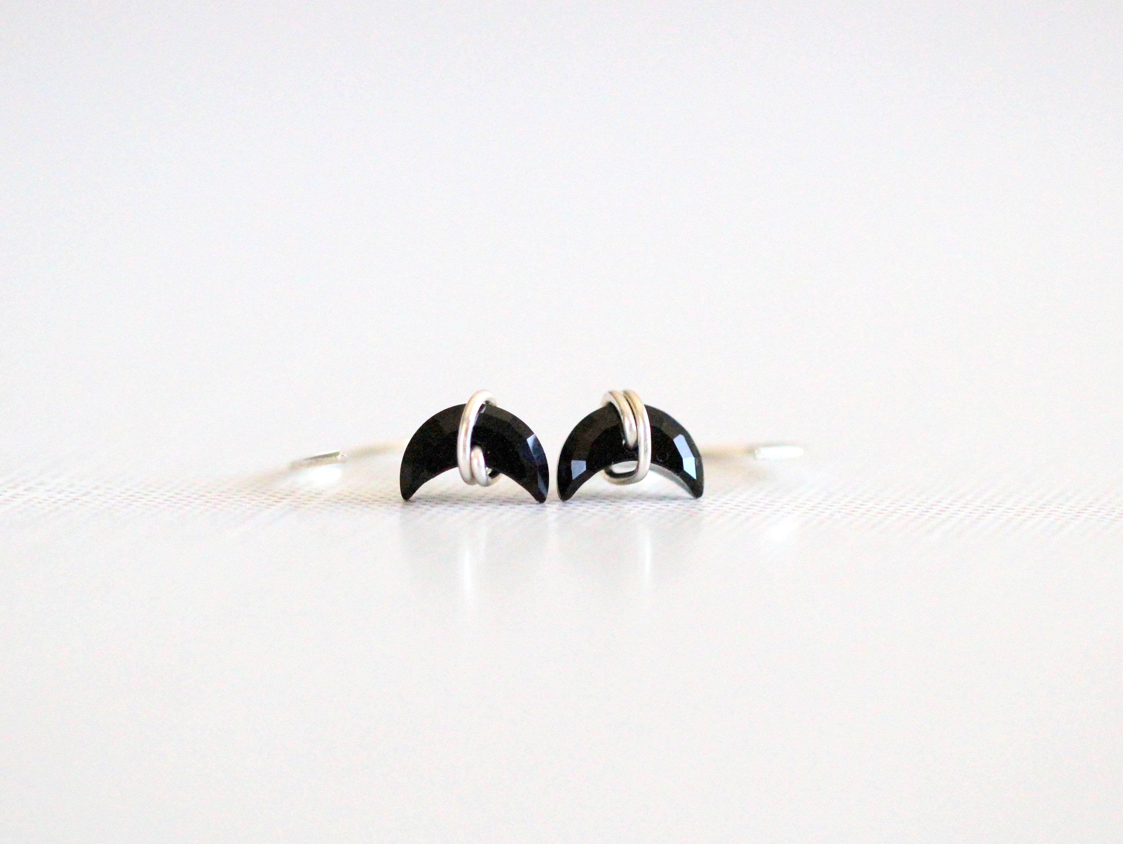Moonbeam Hug Hoops - Black Agate