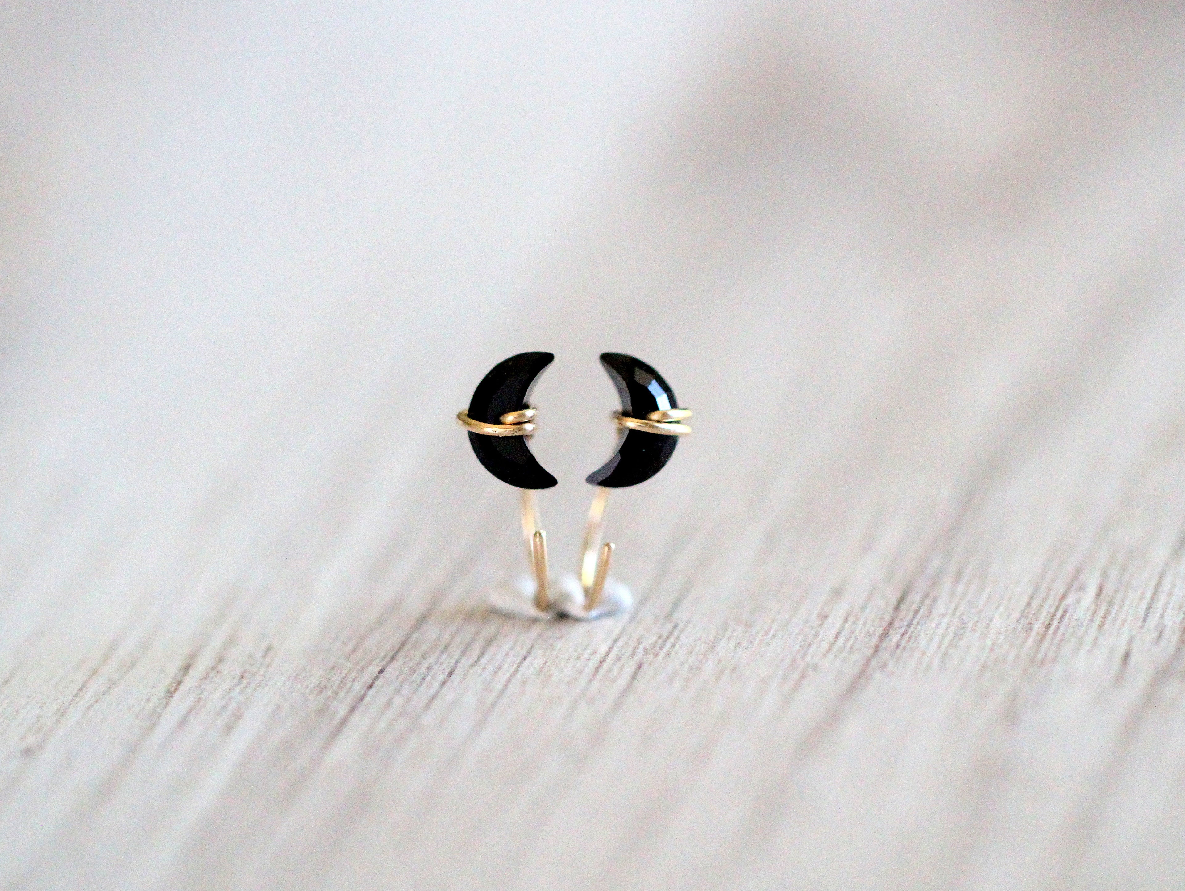 Moonbeam Hug Hoops - Black Agate
