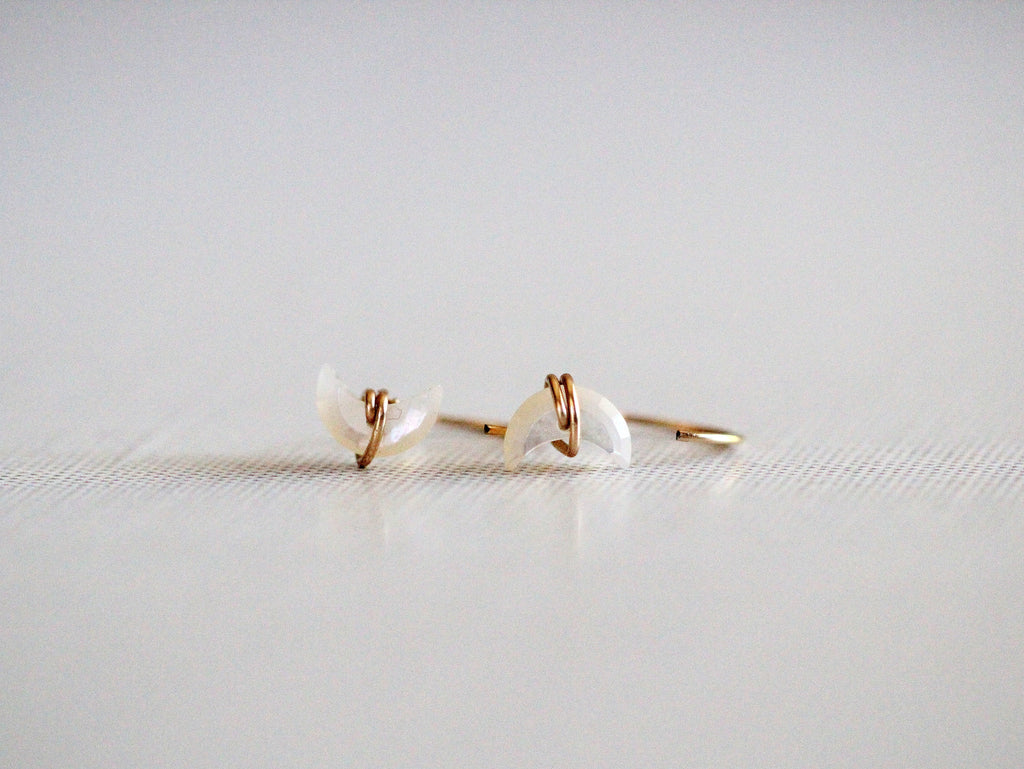 Moonbeam Hug Hoops - Mother of Pearl