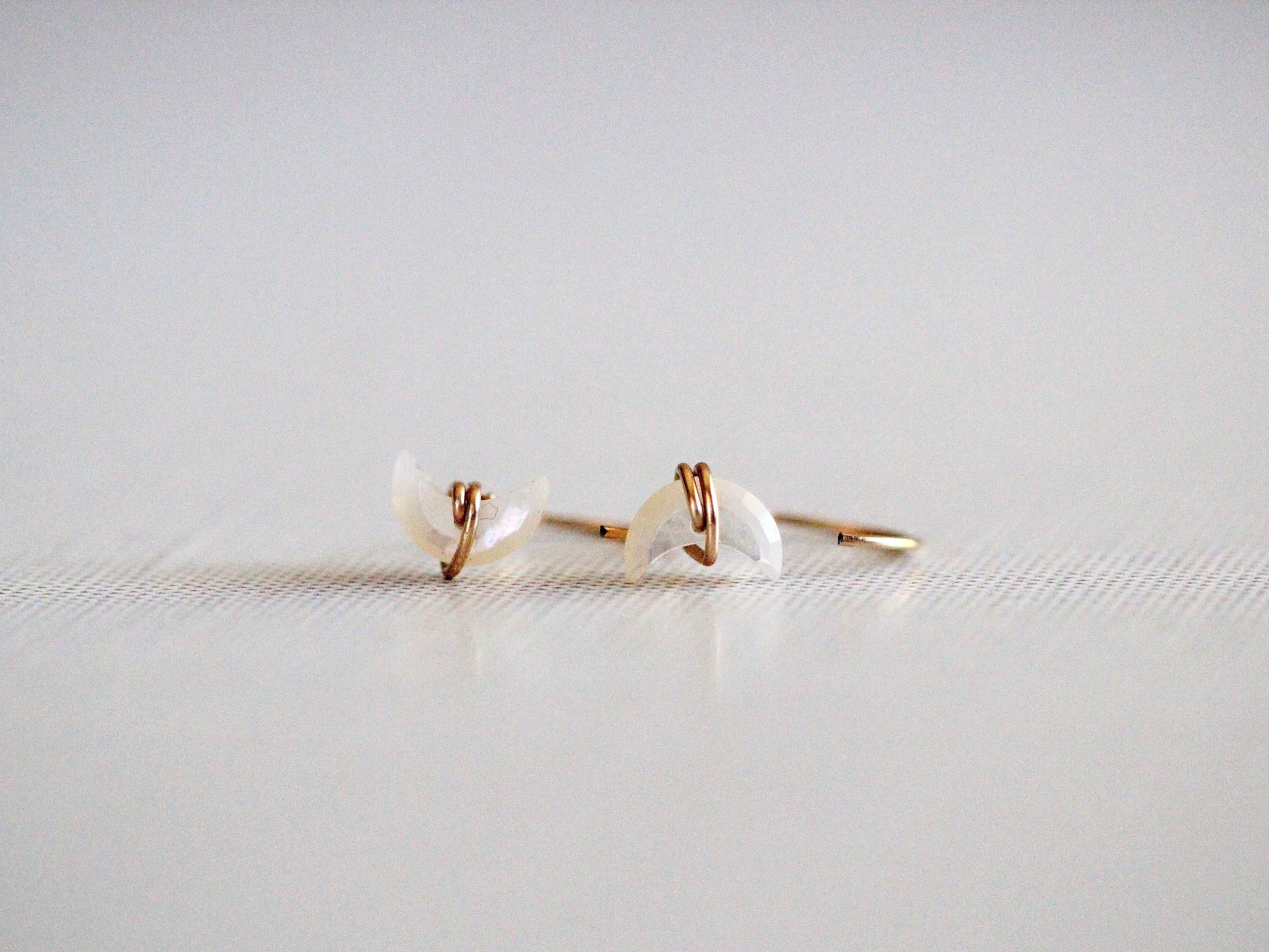 Moonbeam Hug Hoops - Mother of Pearl
