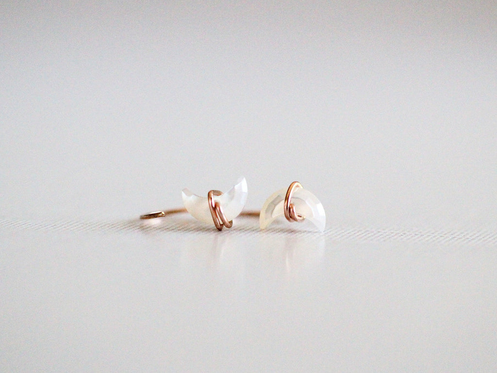 Moonbeam Hug Hoops - Mother of Pearl
