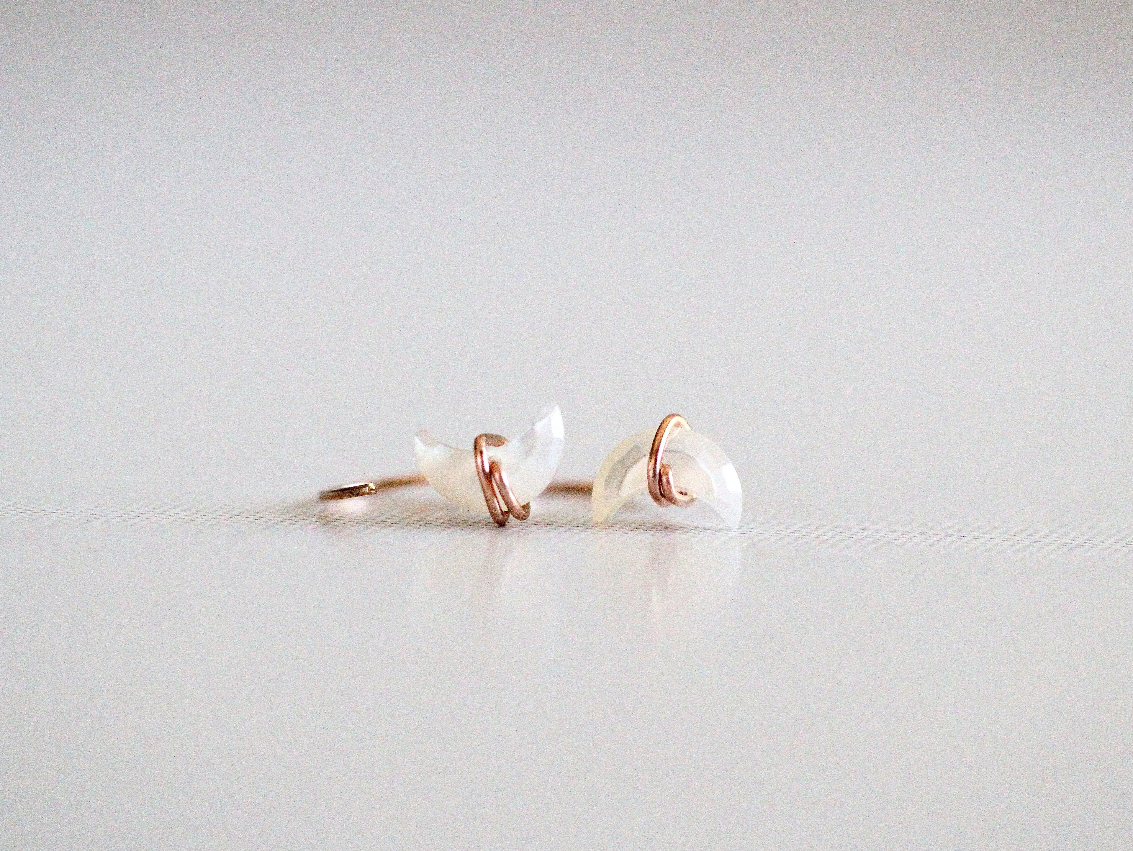 Moonbeam Hug Hoops - Mother of Pearl