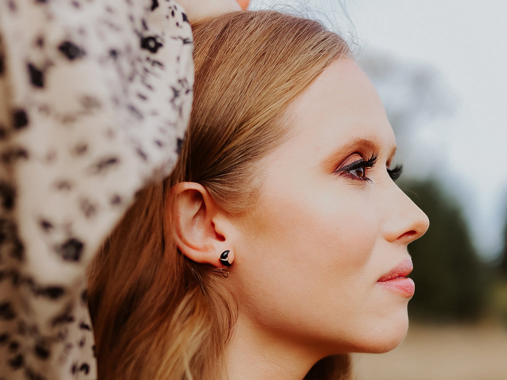 Moonbeam Hug Hoops - Black Agate
